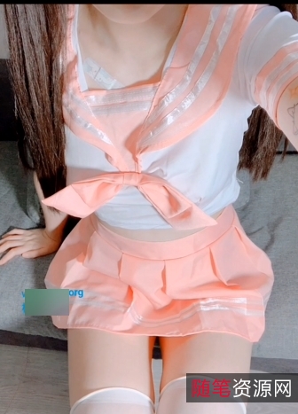 粉色JK小姐姐：肌肤白皙、身材性感、心动不已