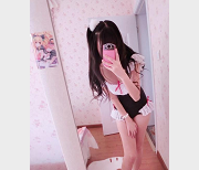 赛高酱穿蓝色校服在斗鱼舞蹈区缓缓口味秀出ASMR，令人叹为观止！