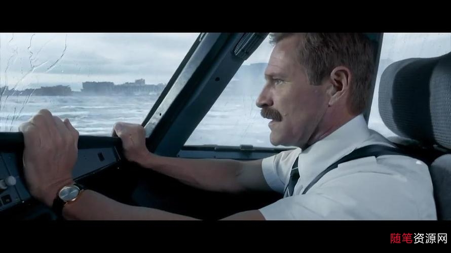 勇敢智慧，萨利机长安全降落：《萨利机长》Sully(2016)