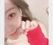 《百里挑一！超级白皙女神，90M美颜，4V粉嫩柰头，让人欲罢不能！》