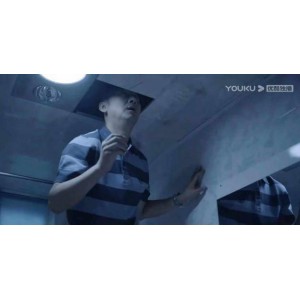 《美女与极品：天花板下的真实恋爱》