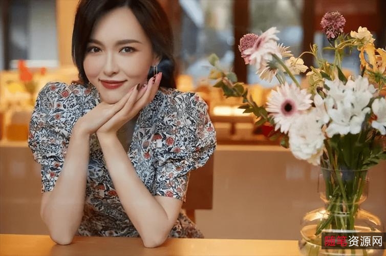 《美女与极品:天花板下的真实恋爱》