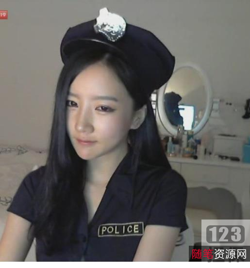 抖音美女如懿:颜值高到无法抗拒的自拍视频,耐看诱人,把握现在,放飞未来!