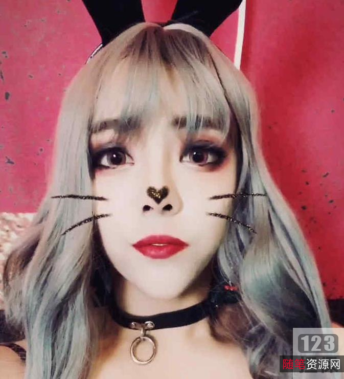 活泼可爱的TS惠奈酱：穿着白色抹胸裙，一段感动人心的晚餐时光