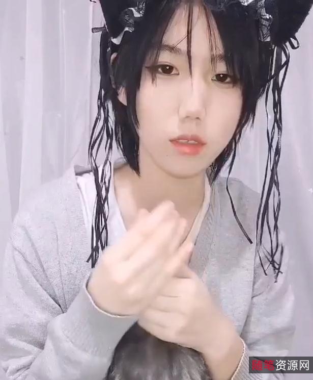 网红FL姬（韵韵）超性感淡妆，高跟鞋+狐狸尾巴+蚌壳JK绅士风，3.2G资源