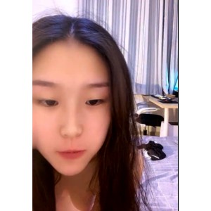 18岁美女拜金时被金钱诱惑，被迫沦为玩物，但最终坚守内心的善良