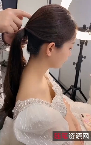 网红{{网红名字}}展示闪现最新合集140v2.8g百度云资源视频资源：时尚达人模特穿性感衣服跳舞唱歌，美艳力量改变一切！