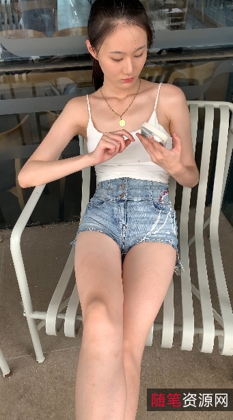 浅笑明眸:4K原版近距离街拍视频,穿越到另一个世界的魅力