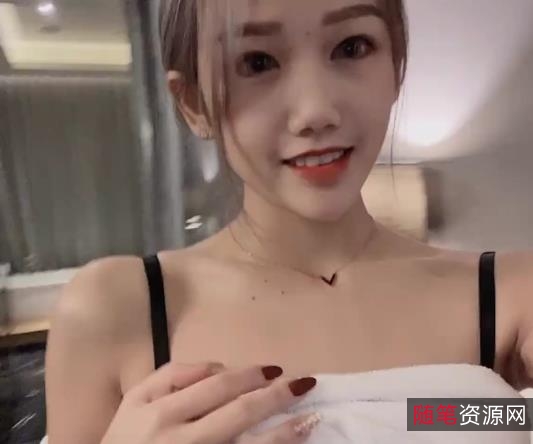 珍藏绝版：杜撰的高颜值脸蛋、性感身材和迷人声音