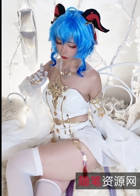 爆机少女喵小吉：古董店人偶双子的最强冰雪组合，实现自我价值的72小时