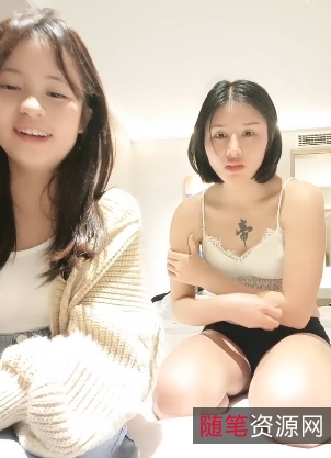 斗鱼新晋超人气稀缺豪放姐妹花：1V-990M实录豪放姐姐性感漂亮，双人游戏精彩实录，知名模特豪放大方，拥有一切的感觉。