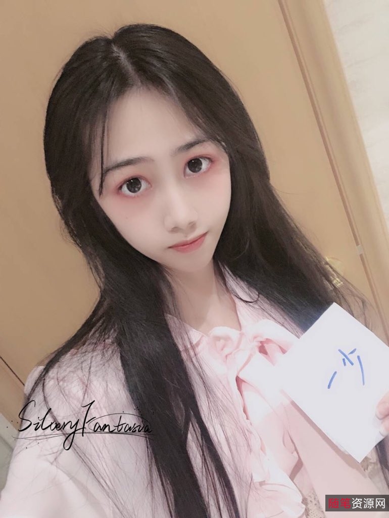 洛丽双马尾COS不良少女高端定制视频资源：微博网红抖音网红江可爱呀的反差美丽，41V黑旗袍私聊资源爆款！