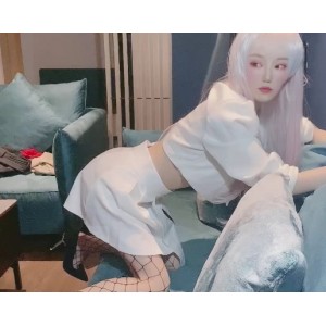 白发糖心美少女仙女服装网红颜值勤快表情热酒