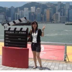 《开放妻子安妮：火辣身材、精致面容、自由展示美的故事》