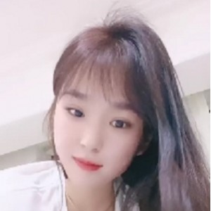 2V2.02G杨洋纯反差妹自擦打粑粑老壁灯百度盘转载搬运