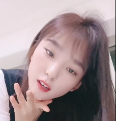 2V2.02G杨洋纯反差妹自擦打粑粑老壁灯百度盘转载搬运