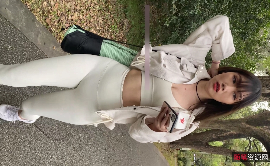 1V白色紧身长裤翘臀长腿美女视频10.4G百度云