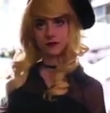 小姐姐自由挥洒的户外风采，适合各种场所的展示度盘