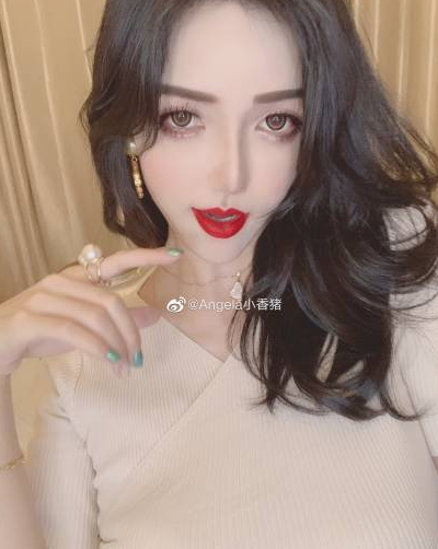 顾灵曦微博网红视频图集大码女孩自娱自乐，声音互动惊喜配图自拍