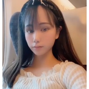 神秘处的美女高铁白嫖，漂亮馒头翘挺，招C，1.2G，3V度盘