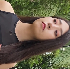 美女穿白色热裤和高跟鞋展示长腿和胖臀的视频(1V,9.92G)