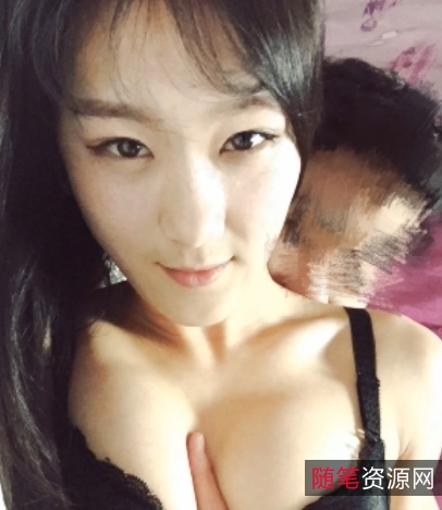 《校花级美女轩轩与渣男热恋自拍视频曝光，豪华包房床照深入交流》