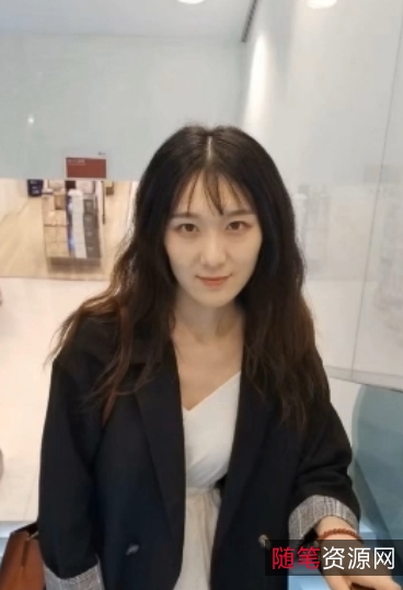 《校花级美女轩轩与渣男热恋自拍视频曝光，豪华包房床照深入交流》