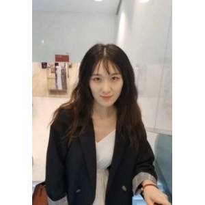 《校花级美女轩轩与渣男热恋自拍视频曝光，豪华包房床照深入交流》