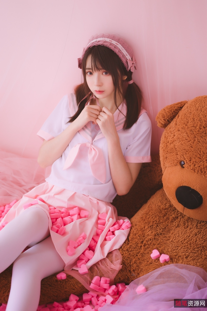 《虎牙美女胖次猫大白兔》性感皮肤，白皙三围翘臀，男人必备资源