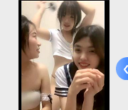 5P表演直播，1V-2.5G画质，小姐姐道具现场用嘴女女表演