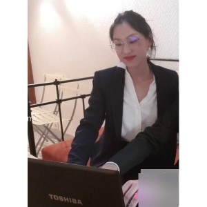 留学生刘玥的办公室用品