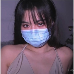 自行打包的闪亮黑丝，翘二郎腿互动视频500m