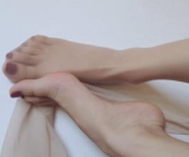 萌兰酱：足技女神废工厂女仆装精品作品