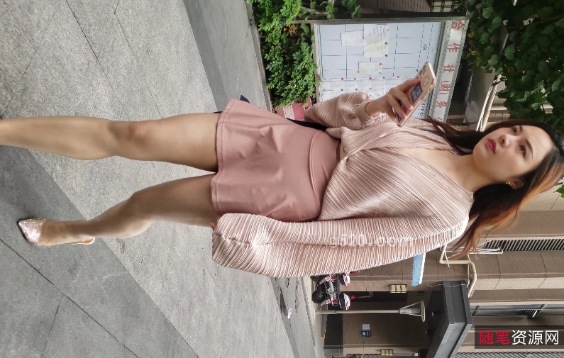 超短裙美女展示高跟长腿，1V9.44G百度云视频