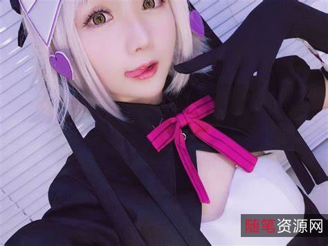 《你的小秋秋》美少女私拍合集，身材高挑气质性感，3集337m视频资源震撼上线