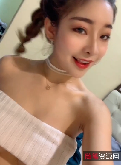 精选双峰妹子脖颈皮肤保养品玫瑰花瓣葡萄白色黑色蕾丝内衣诱惑