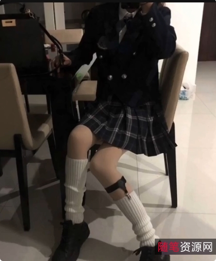 “反差婊精彩合集：143套35.3G性感可爱清纯轻口味重味室外公共场景”