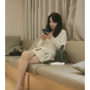 高端车模特小姐姐约拍，文轩探花3800软妹币，高颜值高贵气质