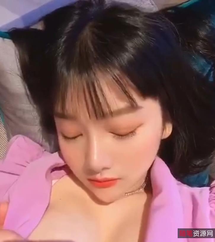 小尤奈复出抖音多V12G视频，监禁福利姬出狱裸COS网络爆红广州漫展