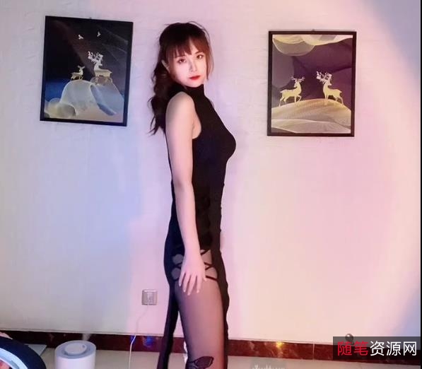 快手主播悠宝儿泳装定制社保：热舞尺度大哥吐槽，57个视频1.7G身材跳舞