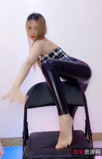 燕儿：清纯系20万粉高颜嫩妹，反差网红大哥私人订制大尺视频合集