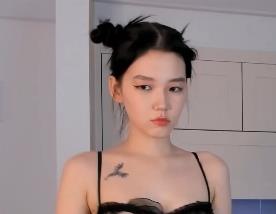 火爆女主播amayamori围裙舞蹈自拍恶搞福利姬，1小时51分钟4.1G超清画质身材苗条好评