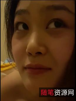 吉林女孩岳欣展示自拍技巧，高清无圣光视频，男主数量惊人，下载观看体验嘴艺表演