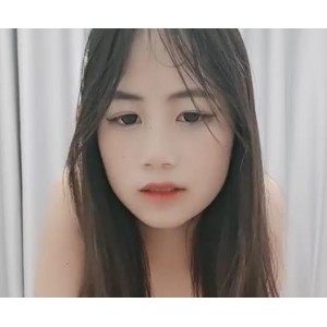 清纯学妹苏依依自拍视频，嫩嫩可爱侧身秀棒棒糖，小黄毛清新魅力4V-3.8G