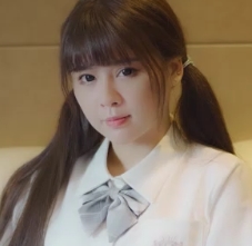 果冻传媒谢语彤四部合集[4V/3.5G]在这个视频合集中，果冻传媒为我们带来了谢语彤的四部作品，总计4V/3.5G。谢语彤作为主角，以其独特的魅力吸引着观众的目光。这篇介绍简洁明了地介绍了视频的数量和总大小，让观众对内容有了清晰的了解。希望这篇介绍符合您的要求！如果您有任何其他问题或需要进一步帮助，请随时告诉我。