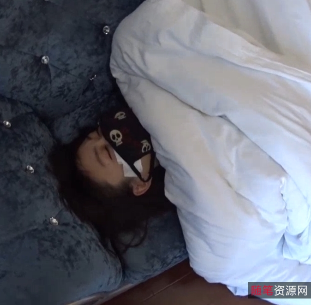 喜欢三人组迷玩系列，那么这部120g的视频合集绝对不能错过！收录了183个视频，百度搜索或者ED2K下载都能轻松找到。快来收藏这份珍贵的合集，一起感受三人组的魅力吧！