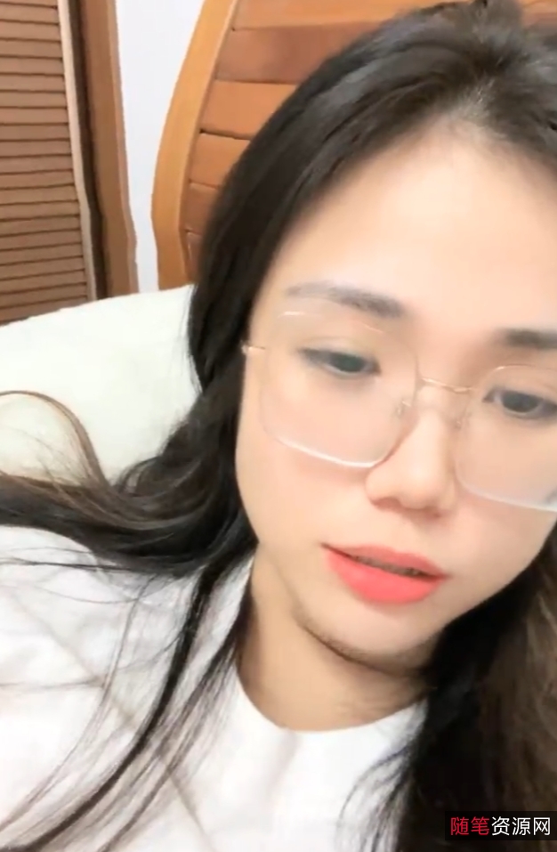 反差眼镜妹妮妮：60个精彩视频，56.4G魅力直播，百度与ED2K热搜主播！