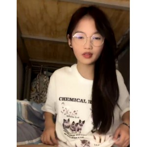 《眼镜学妹十四诗宿舍直播收藏大全：百度ED2K视频全收录》