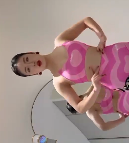 推特色舞合集思羽私定5部1.32G火辣