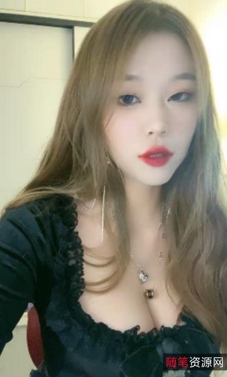 套路直播白桃深夜耳语合集1V1.2G鼻尖冒汗